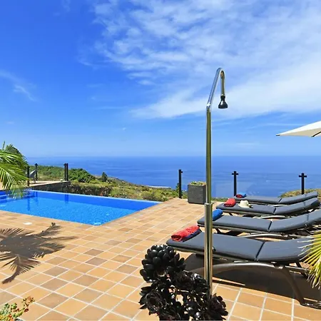 Casa Pino Arujo Holiday home *
