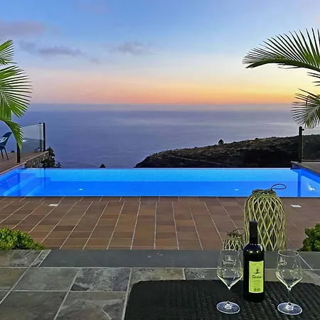 Casa Pino Arujo *