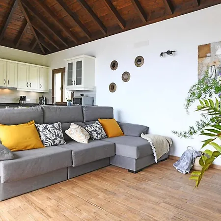 Holiday home Casa Pino Arujo *